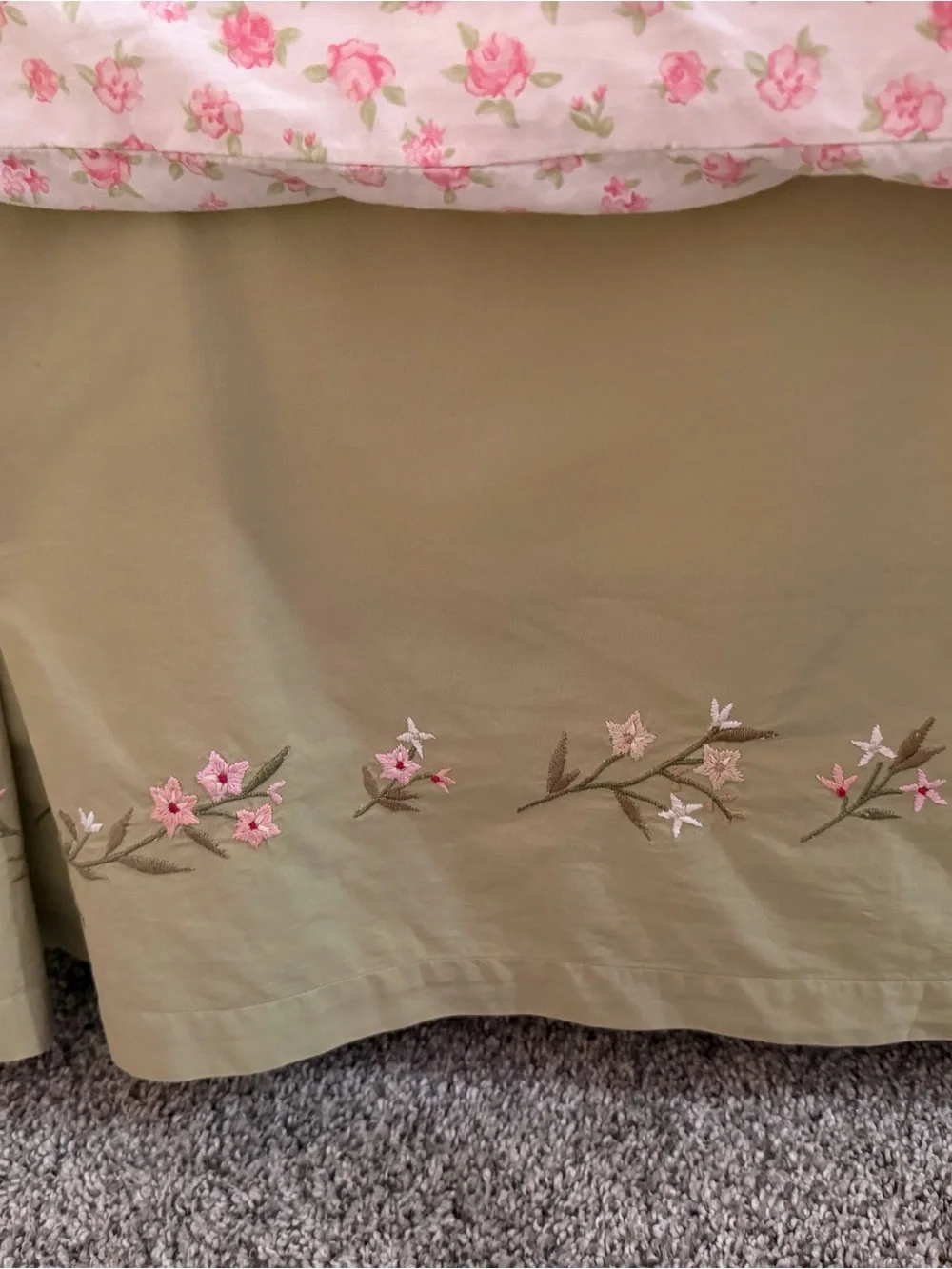 Pottery Barn Floral Embroidered Bed Skirt Queen EUC